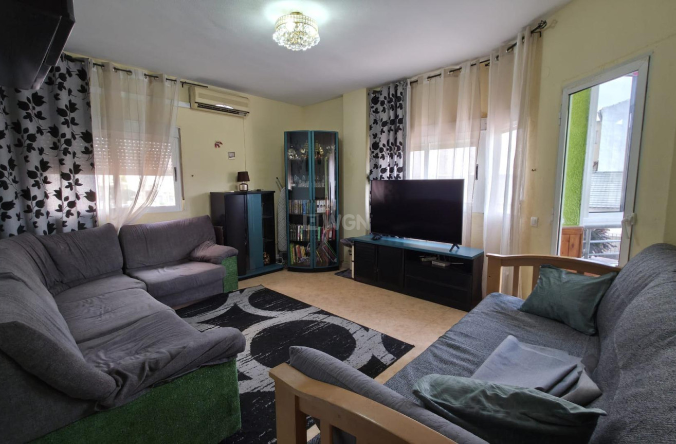 Odsprzedaż - Mieszkanie w bloku - Torrevieja - Playa del Cura
