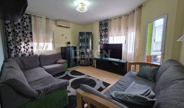 Odsprzedaż - Mieszkanie w bloku - Torrevieja - Playa del Cura