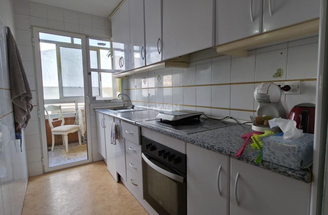 Odsprzedaż - Mieszkanie w bloku - Torrevieja - Playa del Cura