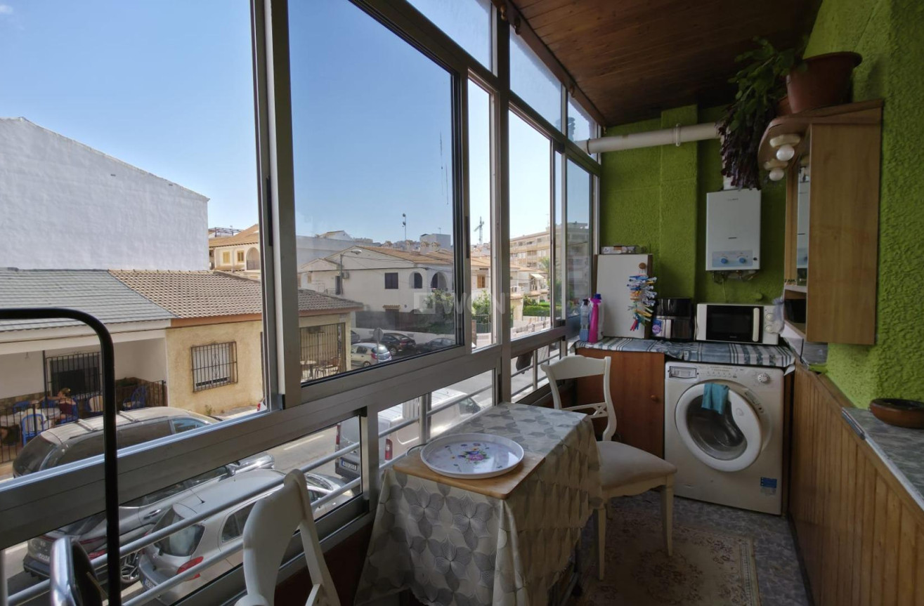 Odsprzedaż - Mieszkanie w bloku - Torrevieja - Playa del Cura