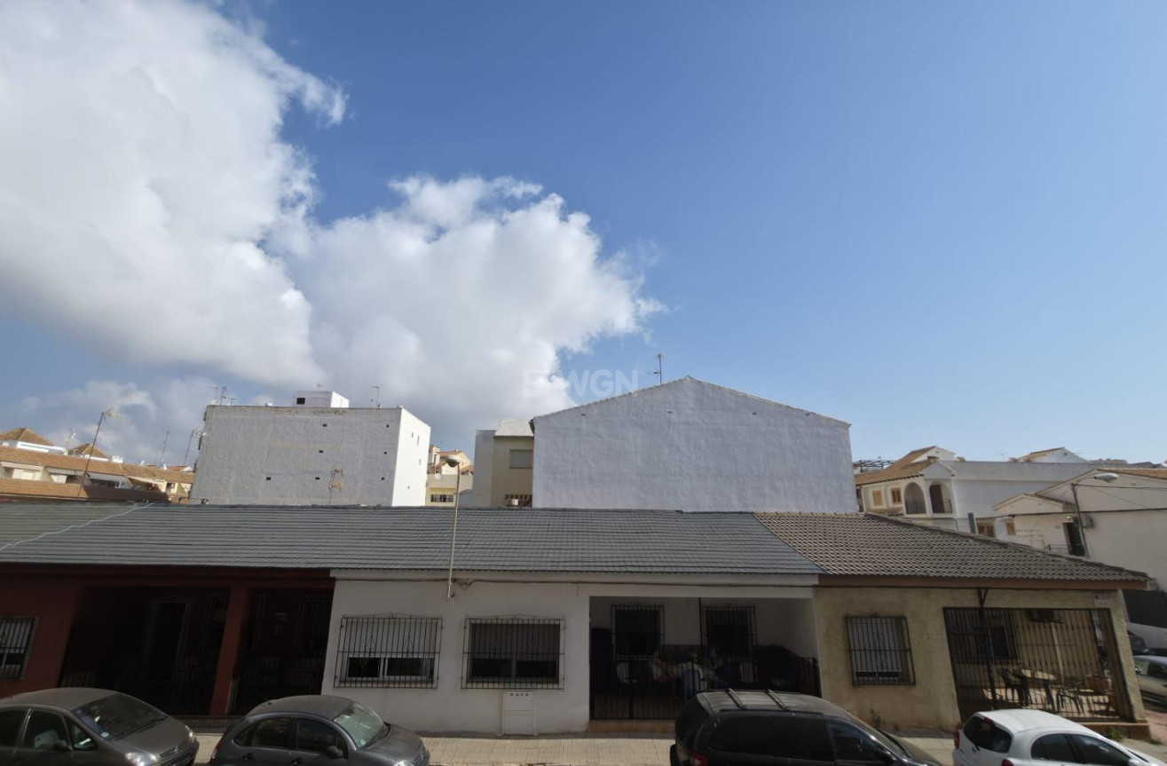 Odsprzedaż - Mieszkanie w bloku - Torrevieja - Playa del Cura