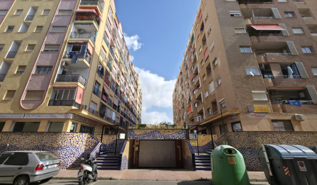 Odsprzedaż - Mieszkanie w bloku - Torrevieja - Playa del Cura