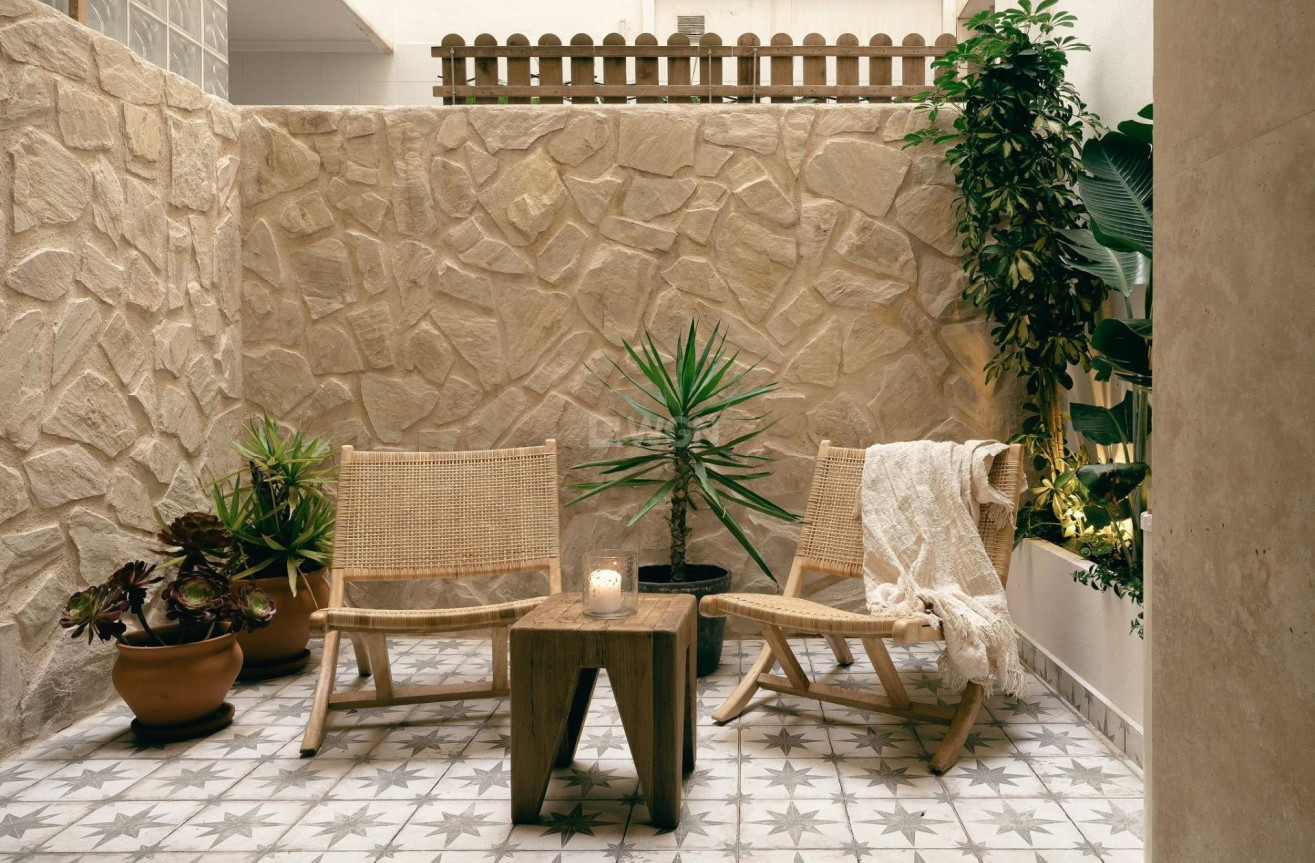 Resale - Apartment / flat - Torrevieja - Las Piscinas Naturales