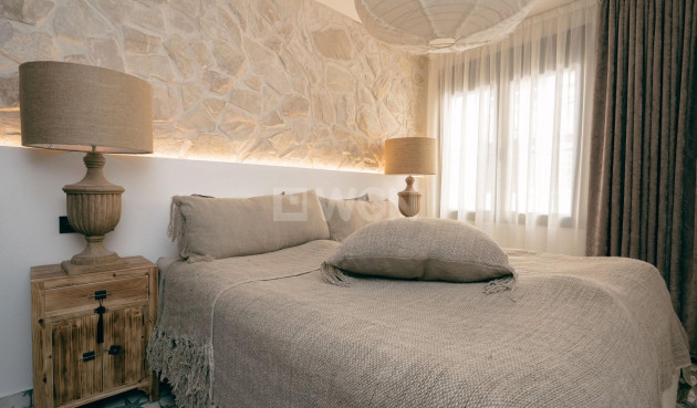 Resale - Apartment / flat - Torrevieja - Las Piscinas Naturales