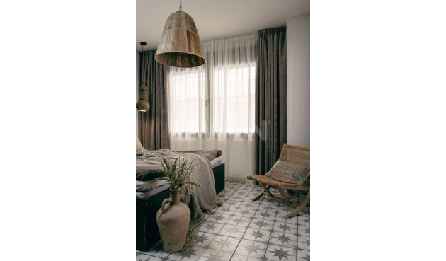 Resale - Apartment / flat - Torrevieja - Las Piscinas Naturales