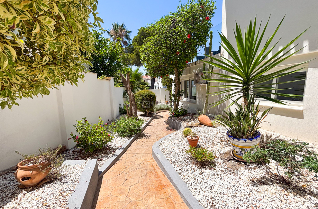 Odsprzedaż - Villa - Dehesa de Campoamor - Costa Blanca