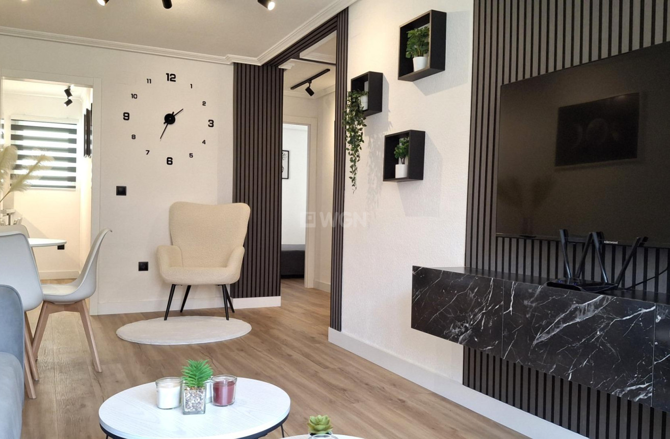Resale - Apartment / flat - Torrevieja - Estacion De Autobuses