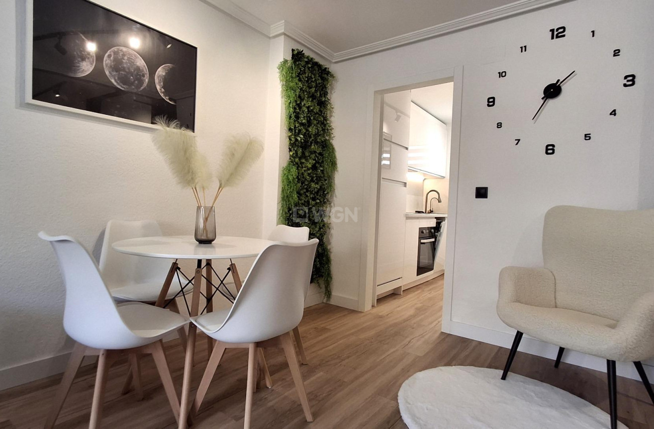 Resale - Apartment / flat - Torrevieja - Estacion De Autobuses