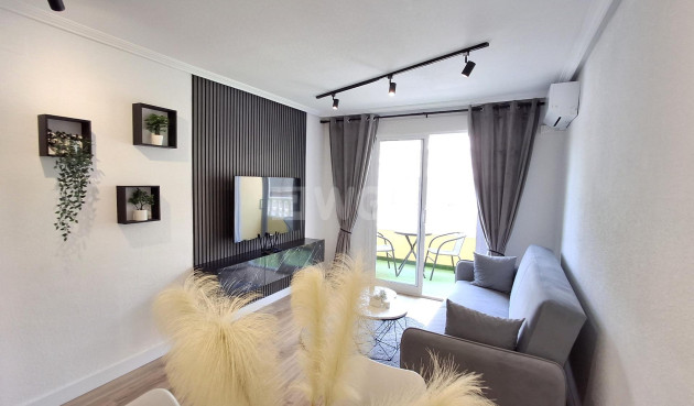 Resale - Apartment / flat - Torrevieja - Estacion De Autobuses