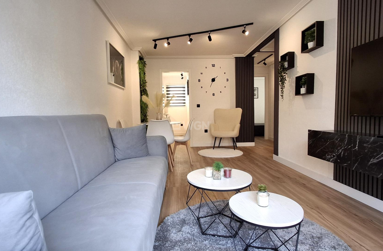 Resale - Apartment / flat - Torrevieja - Estacion De Autobuses