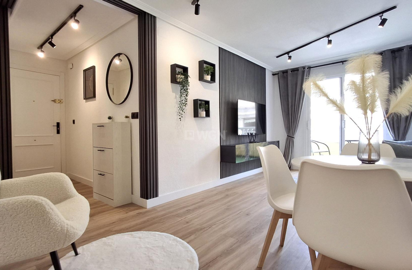 Resale - Apartment / flat - Torrevieja - Estacion De Autobuses