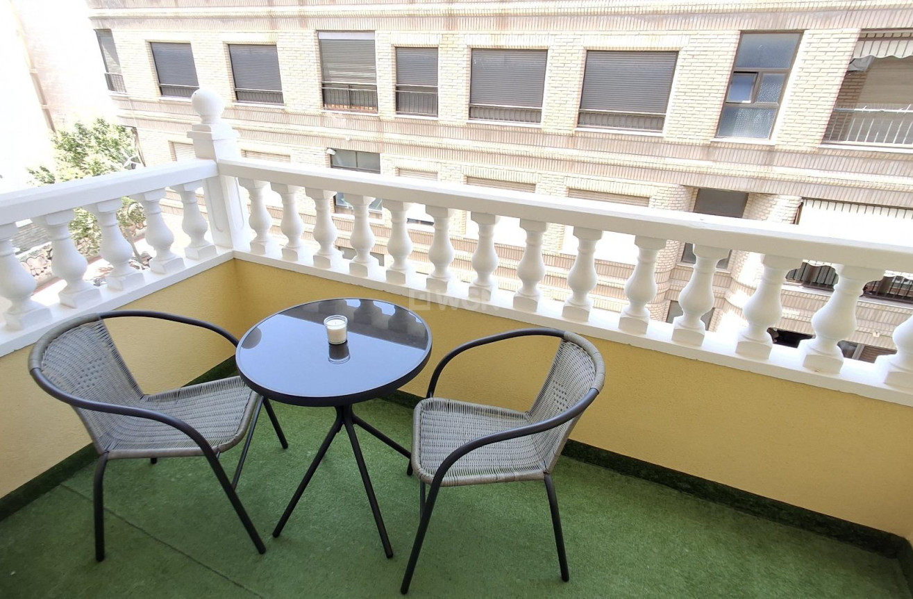 Resale - Apartment / flat - Torrevieja - Estacion De Autobuses