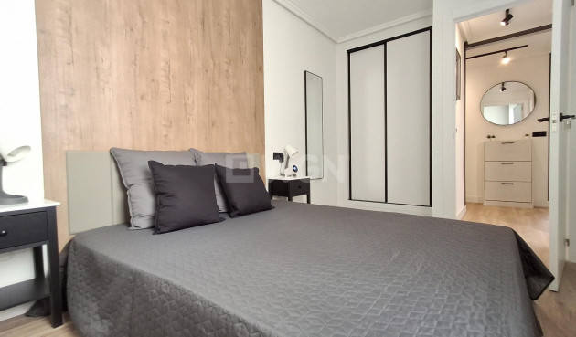 Resale - Apartment / flat - Torrevieja - Estacion De Autobuses