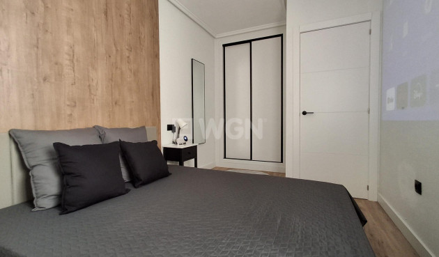 Resale - Apartment / flat - Torrevieja - Estacion De Autobuses