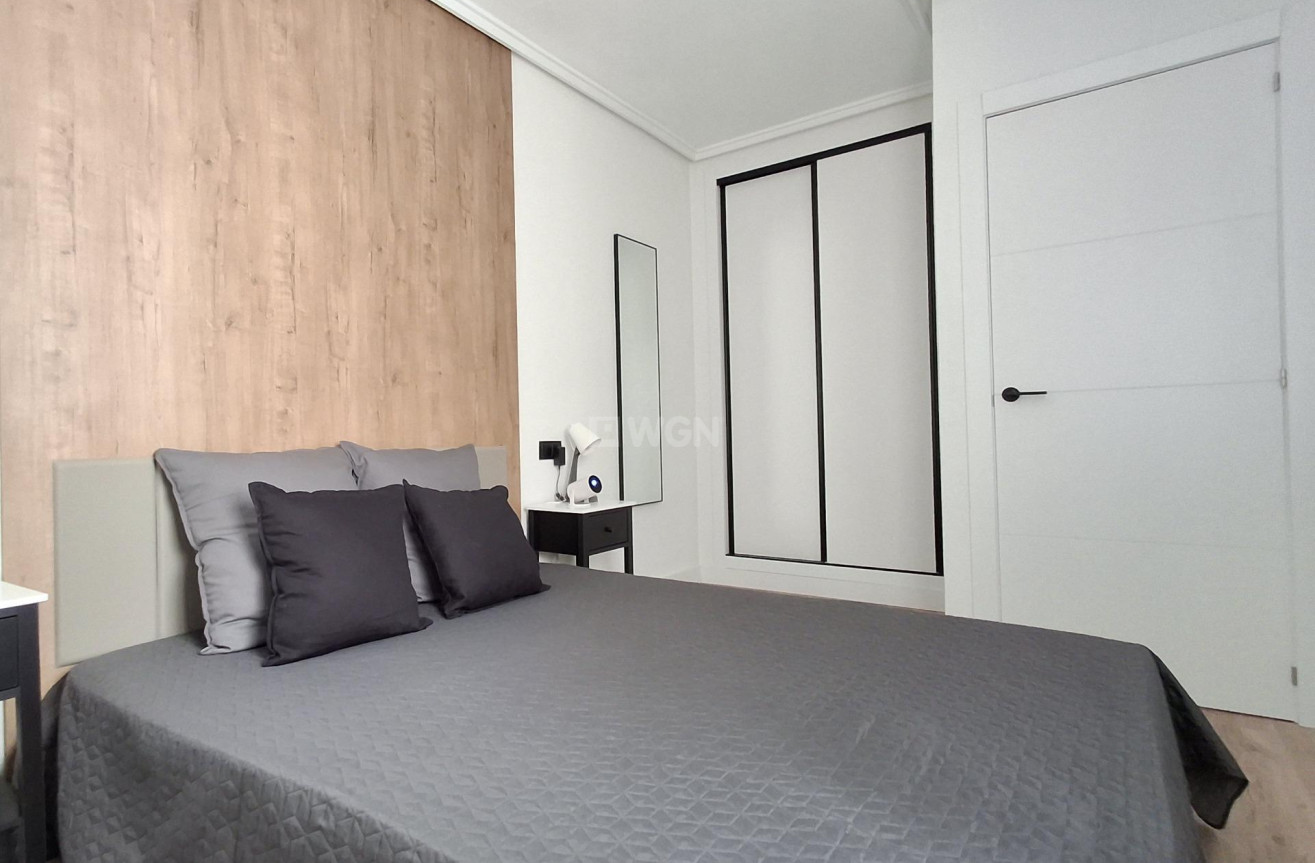 Resale - Apartment / flat - Torrevieja - Estacion De Autobuses