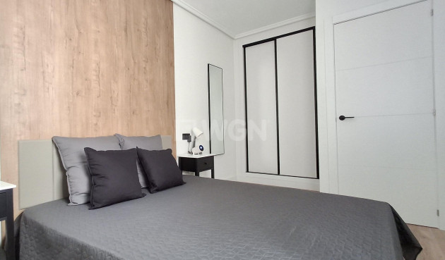 Resale - Apartment / flat - Torrevieja - Estacion De Autobuses