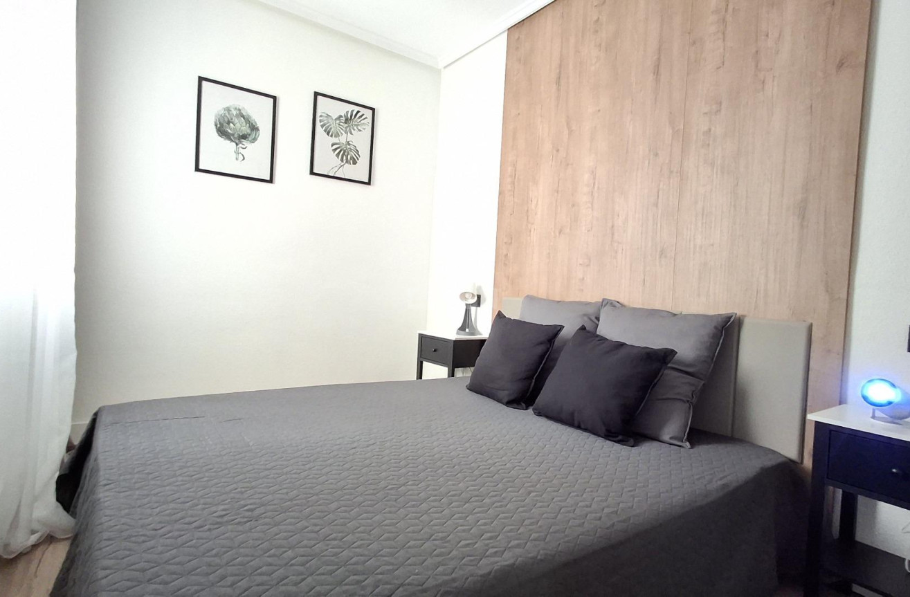 Resale - Apartment / flat - Torrevieja - Estacion De Autobuses