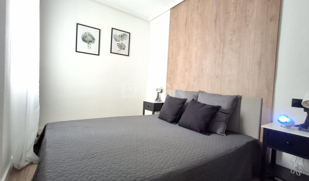 Resale - Apartment / flat - Torrevieja - Estacion De Autobuses