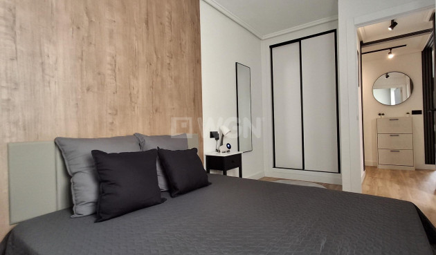 Resale - Apartment / flat - Torrevieja - Estacion De Autobuses