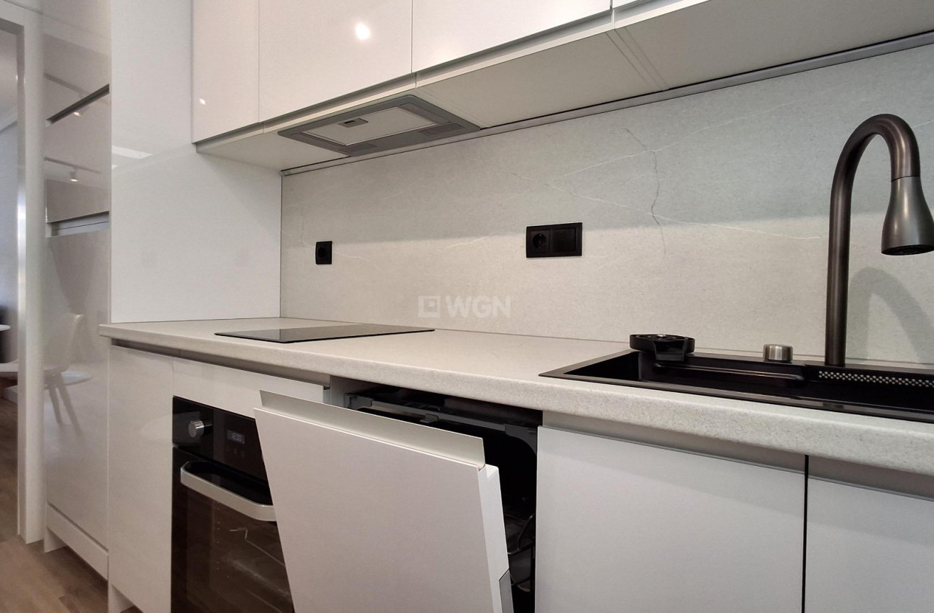 Resale - Apartment / flat - Torrevieja - Estacion De Autobuses