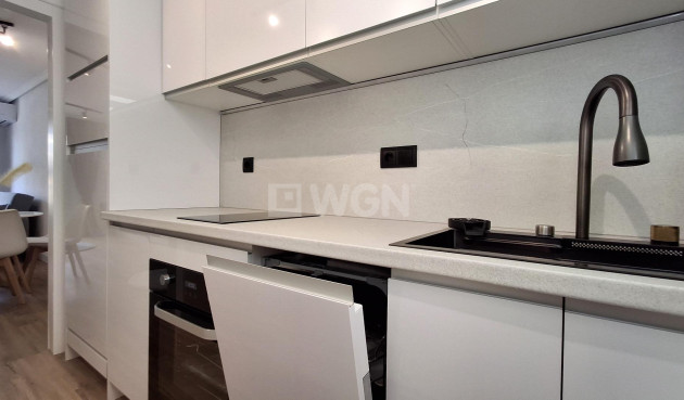 Resale - Apartment / flat - Torrevieja - Estacion De Autobuses