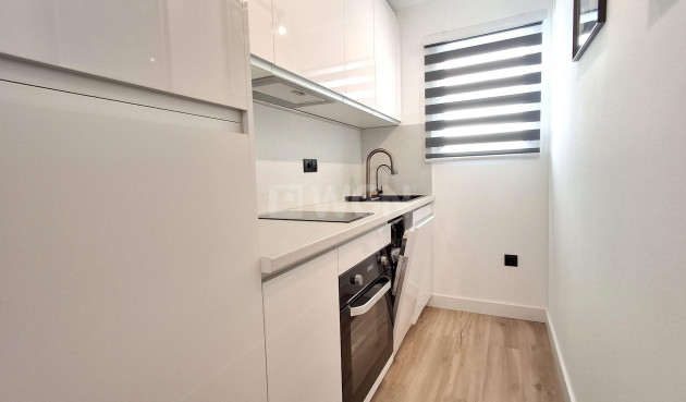 Resale - Apartment / flat - Torrevieja - Estacion De Autobuses