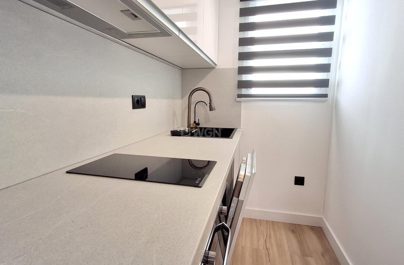 Resale - Apartment / flat - Torrevieja - Estacion De Autobuses