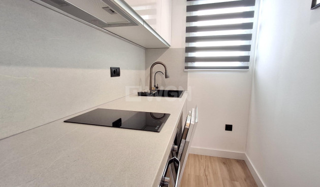 Resale - Apartment / flat - Torrevieja - Estacion De Autobuses