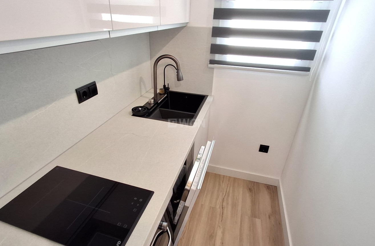 Resale - Apartment / flat - Torrevieja - Estacion De Autobuses