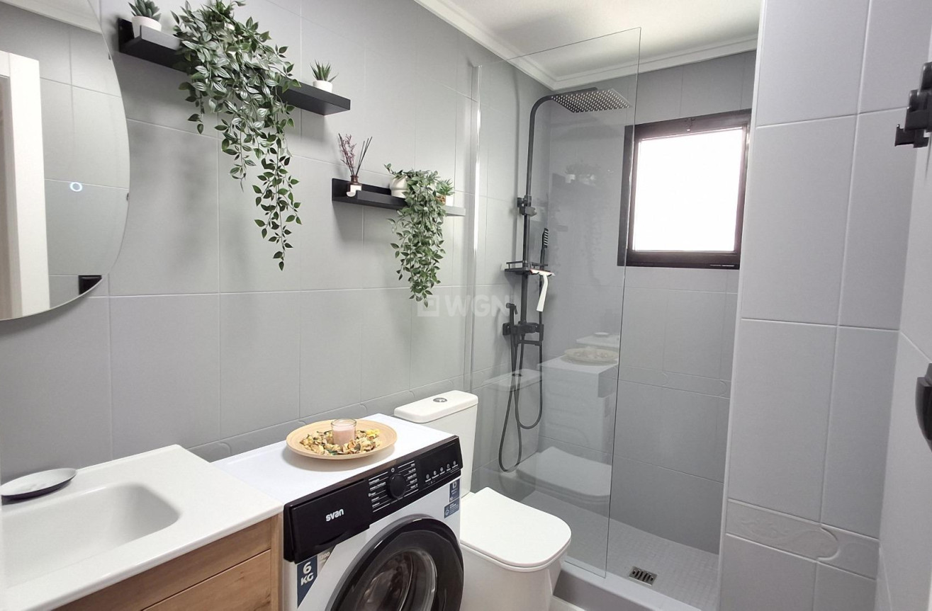 Resale - Apartment / flat - Torrevieja - Estacion De Autobuses