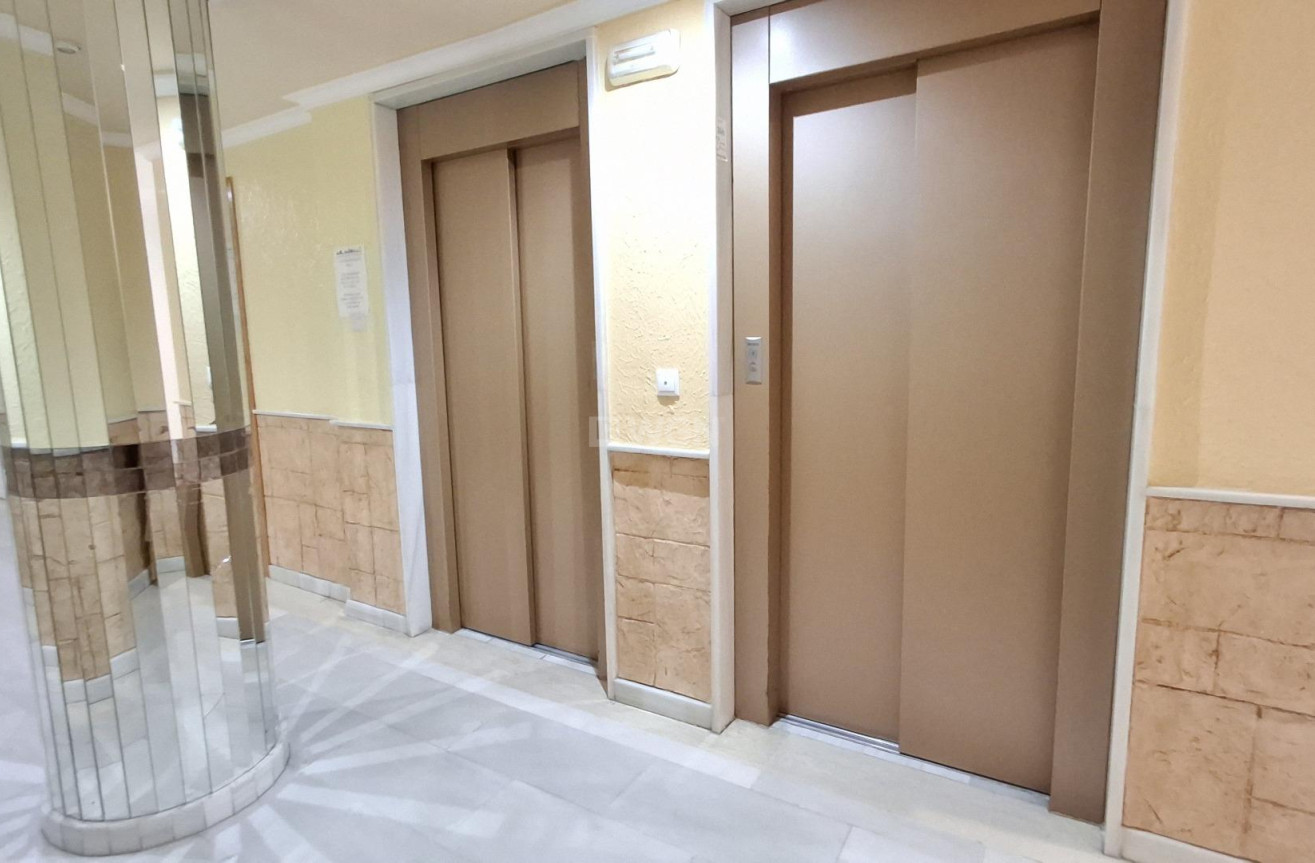 Resale - Apartment / flat - Torrevieja - Estacion De Autobuses