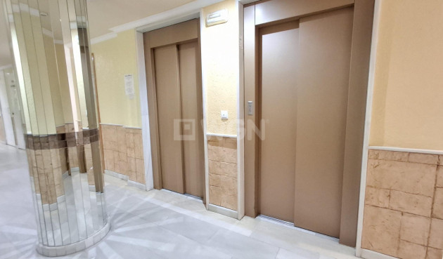 Resale - Apartment / flat - Torrevieja - Estacion De Autobuses