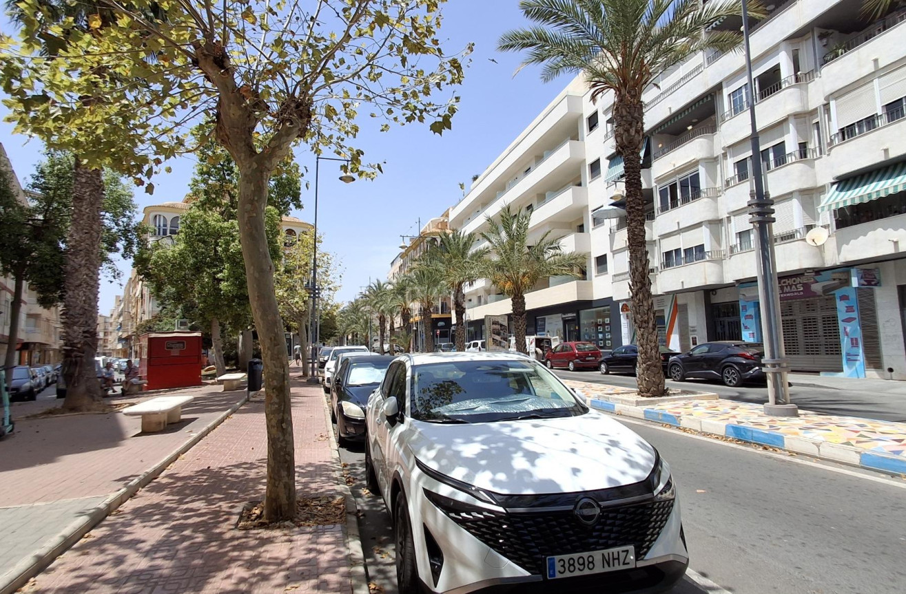 Resale - Apartment / flat - Torrevieja - Estacion De Autobuses