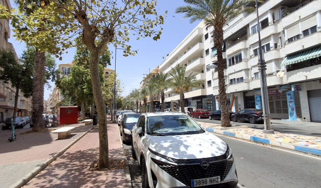 Resale - Apartment / flat - Torrevieja - Estacion De Autobuses