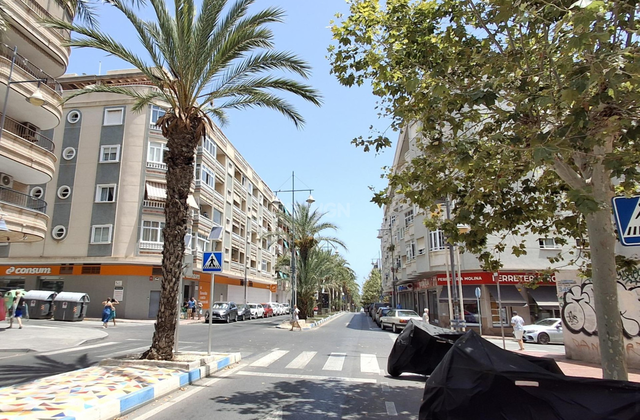 Resale - Apartment / flat - Torrevieja - Estacion De Autobuses