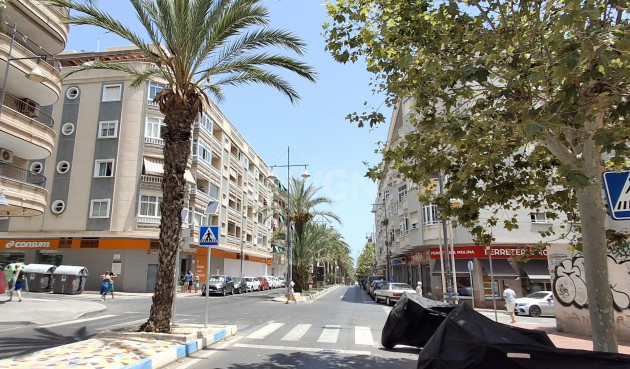 Resale - Apartment / flat - Torrevieja - Estacion De Autobuses
