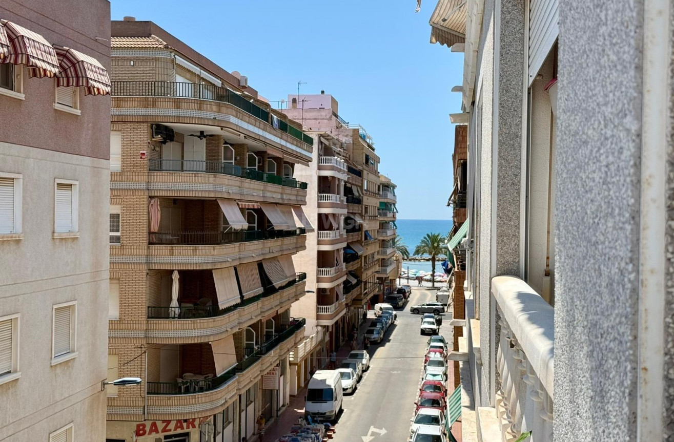 Odsprzedaż - Mieszkanie w bloku - Torrevieja - Playa del Cura
