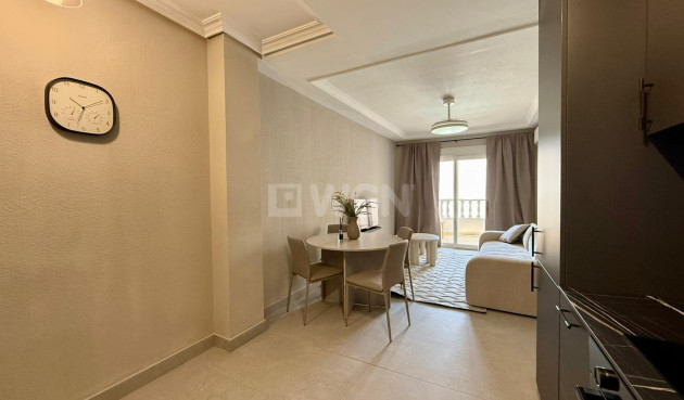 Odsprzedaż - Mieszkanie w bloku - Torrevieja - Playa del Cura