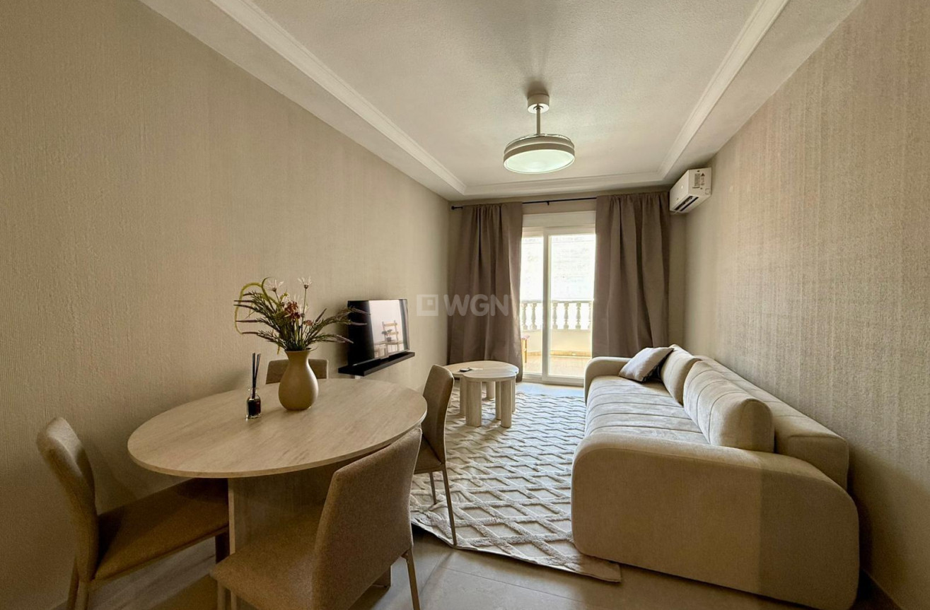 Odsprzedaż - Mieszkanie w bloku - Torrevieja - Playa del Cura