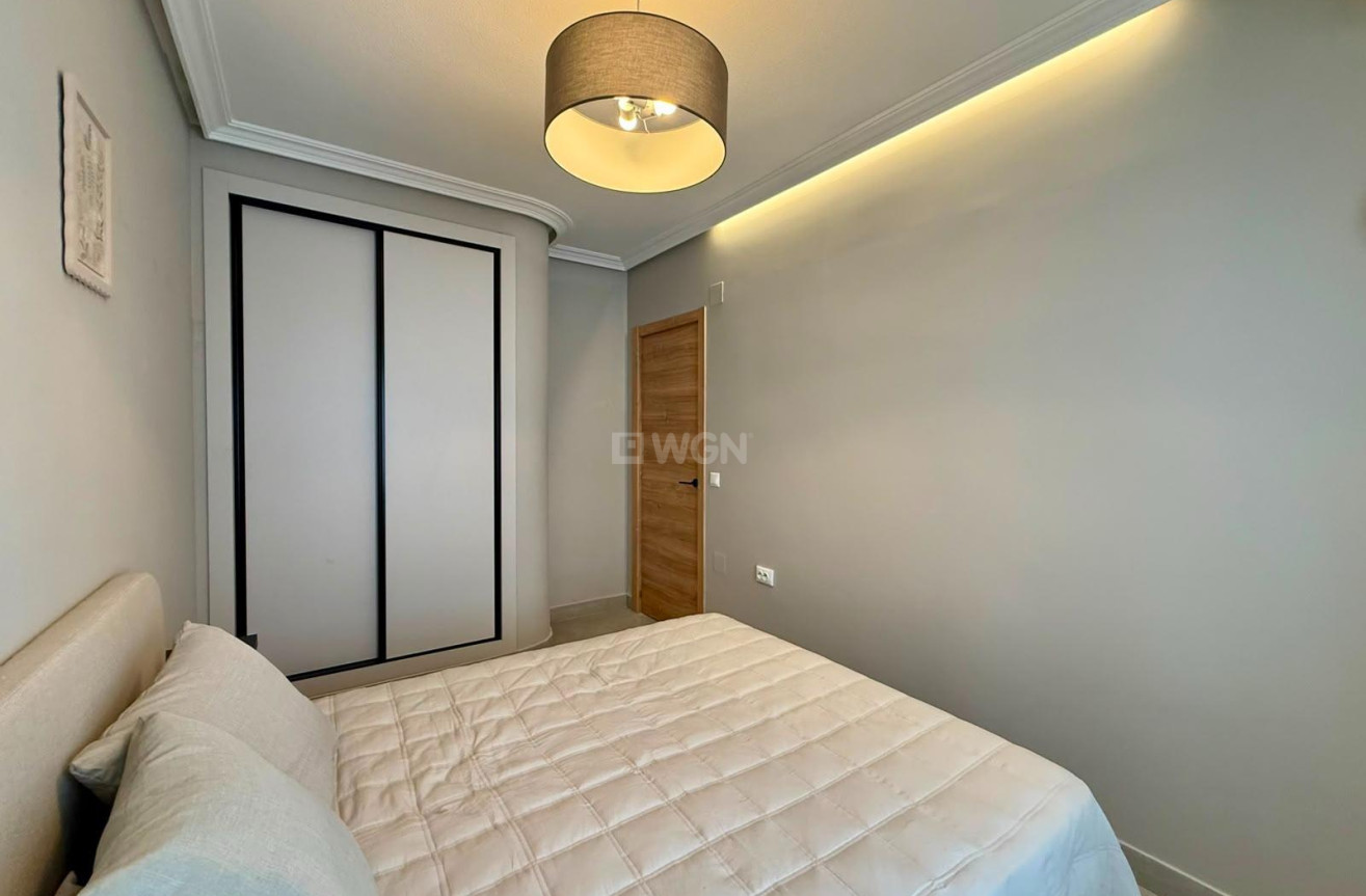 Odsprzedaż - Mieszkanie w bloku - Torrevieja - Playa del Cura