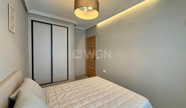 Odsprzedaż - Mieszkanie w bloku - Torrevieja - Playa del Cura