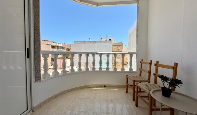 Odsprzedaż - Mieszkanie w bloku - Torrevieja - Playa del Cura