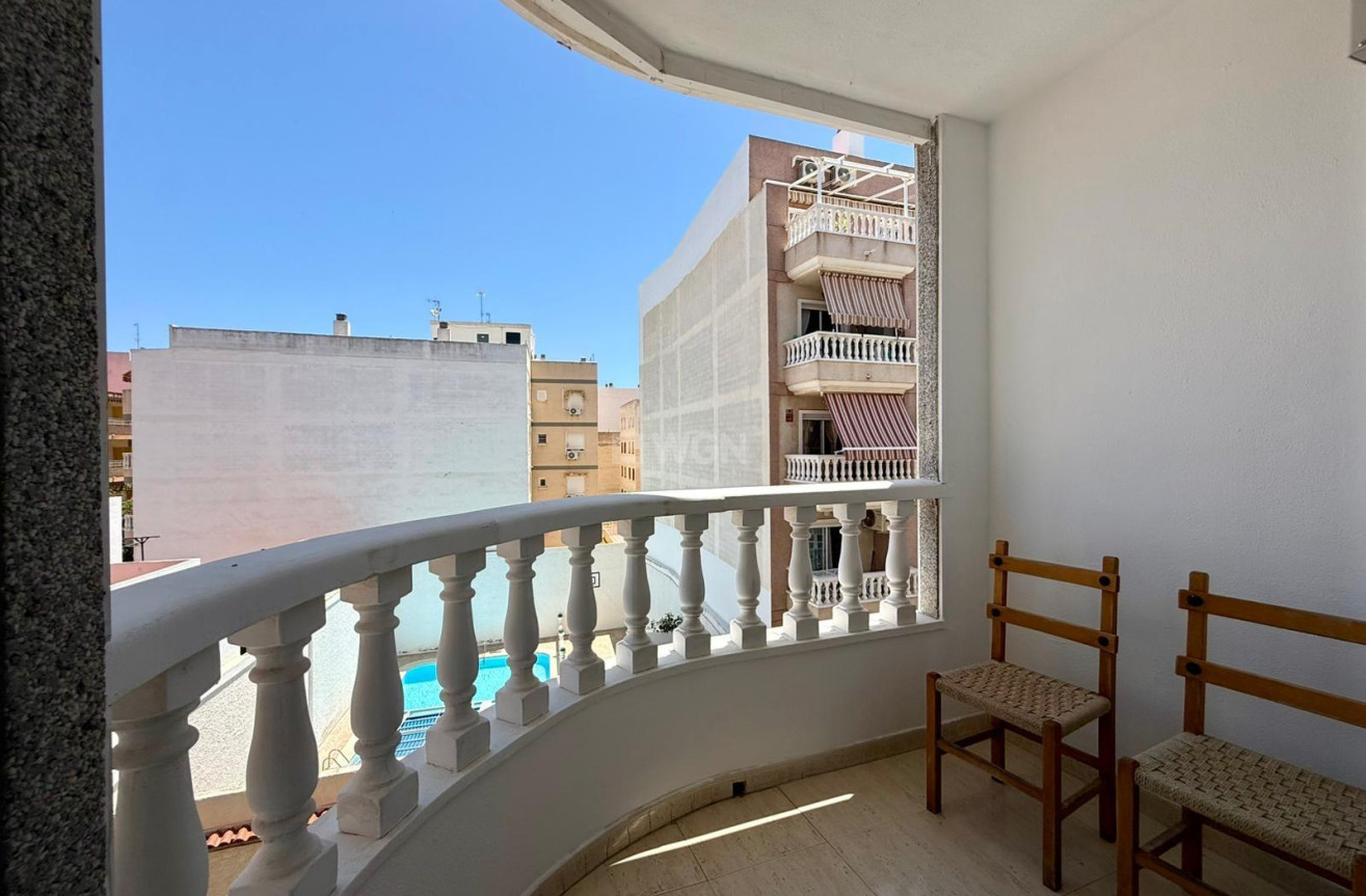 Odsprzedaż - Mieszkanie w bloku - Torrevieja - Playa del Cura