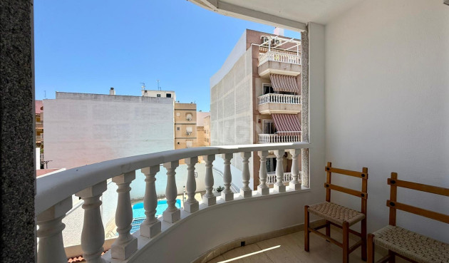 Odsprzedaż - Mieszkanie w bloku - Torrevieja - Playa del Cura