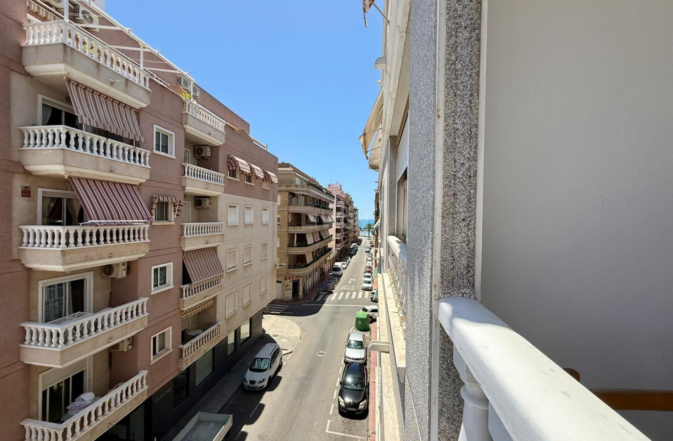 Odsprzedaż - Mieszkanie w bloku - Torrevieja - Playa del Cura