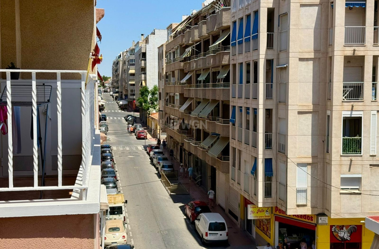 Odsprzedaż - Mieszkanie w bloku - Torrevieja - Playa del Cura