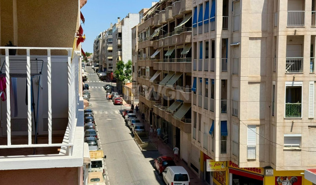 Odsprzedaż - Mieszkanie w bloku - Torrevieja - Playa del Cura
