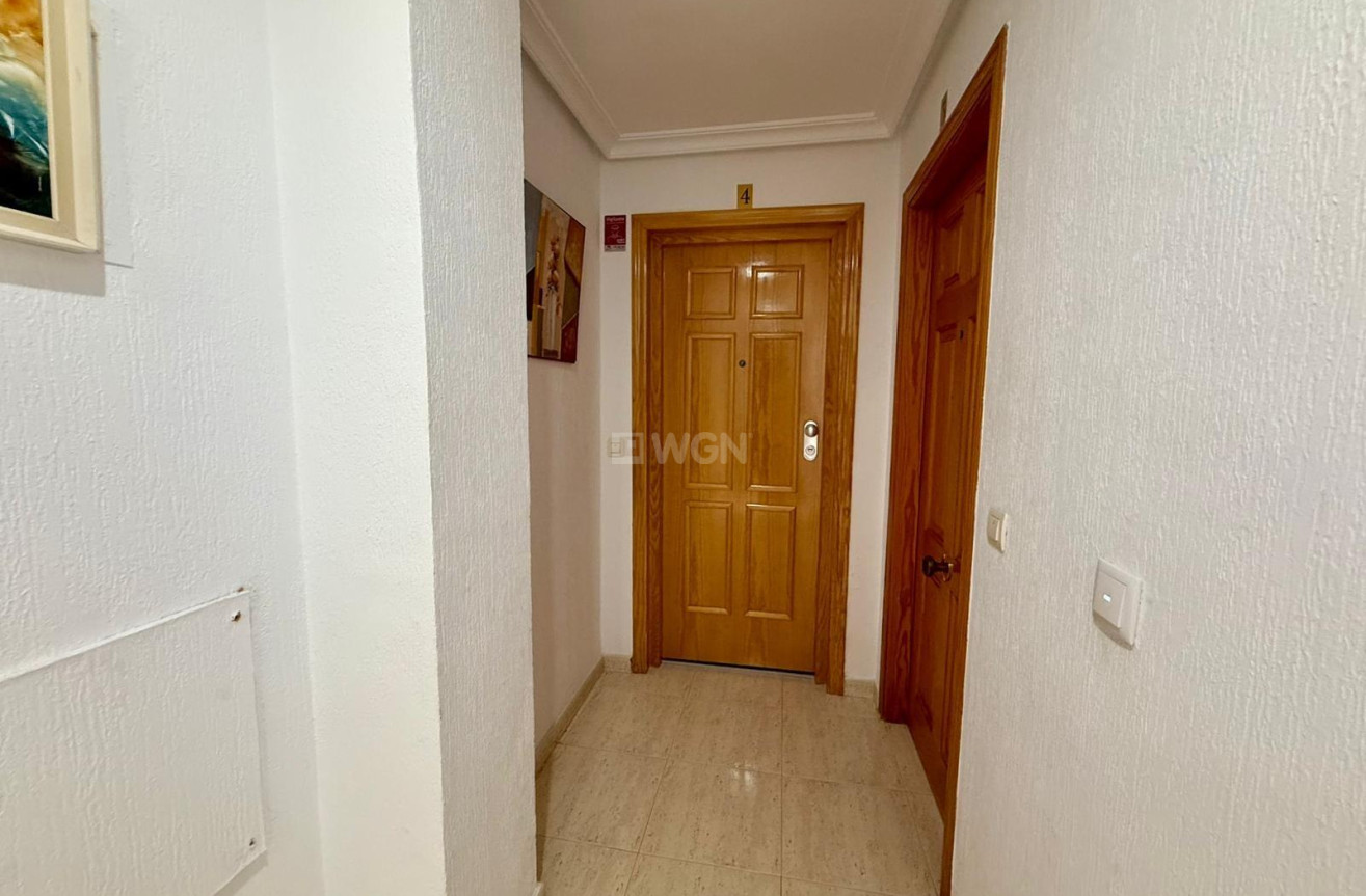 Odsprzedaż - Mieszkanie w bloku - Torrevieja - Playa del Cura
