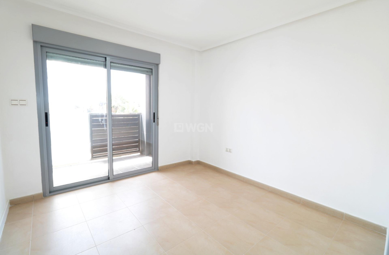 Odsprzedaż - Mieszkanie w bloku - Torrevieja - Acequion