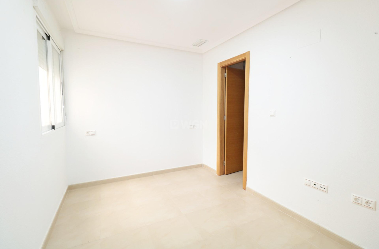 Odsprzedaż - Mieszkanie w bloku - Torrevieja - Acequion